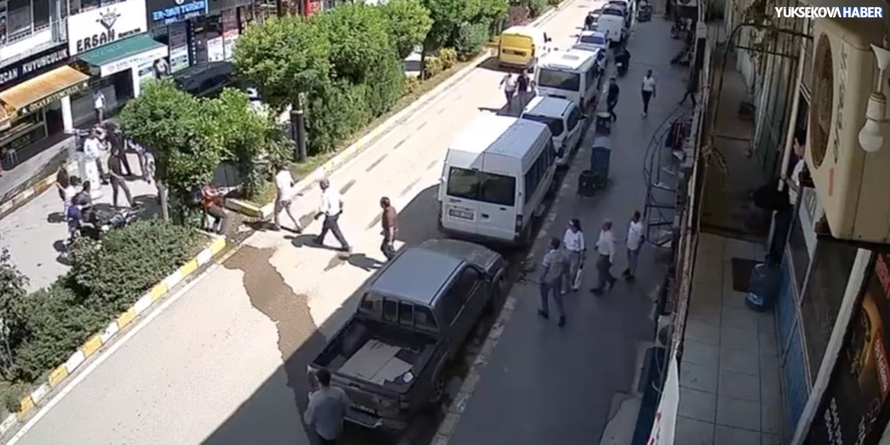 Şemdinli'de 1 kişinin yaralandığı kaza anı kamerada