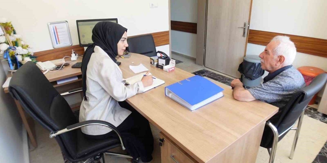 Fırat Üniversitesi Tıp Fakültesi’nden Dr. Kevser Tuncer: "Vatandaşlarımıza sigarayı bırakma sürecinde destek oluyoruz"