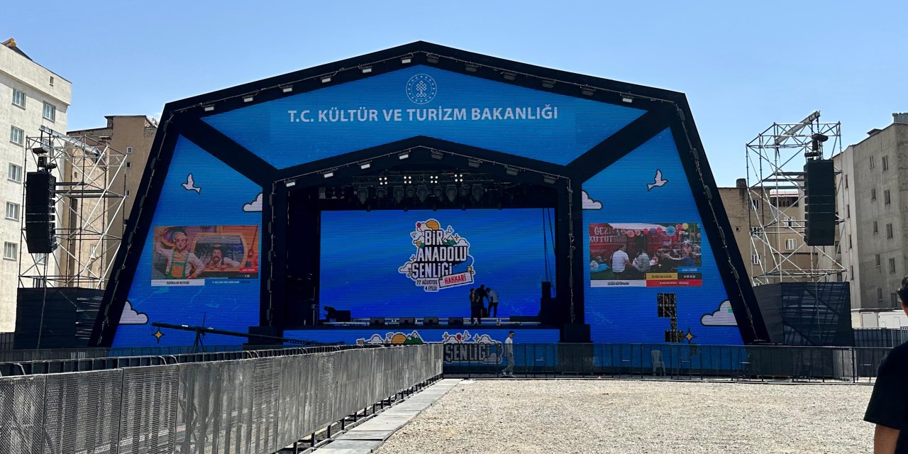 Yüksekova'da Bir Anadolu Şenliği konserleri için hazırlıklar tamamlandı