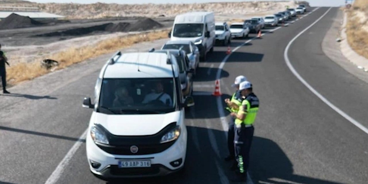 Şanlıurfa’da jandarma dron destekli trafik denetimi yaptı
