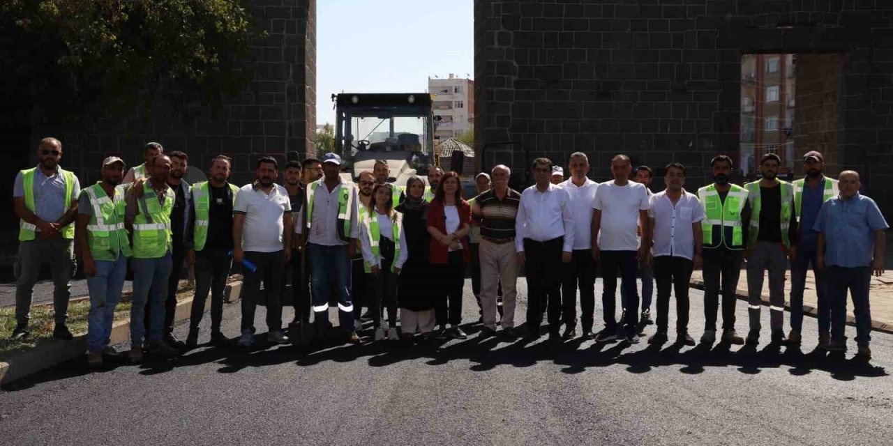 Serra Bucak, asfalt çalışmasını yerinde inceledi