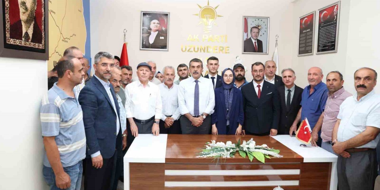 Bakan Yusuf Tekin memleketi Uzundere’de