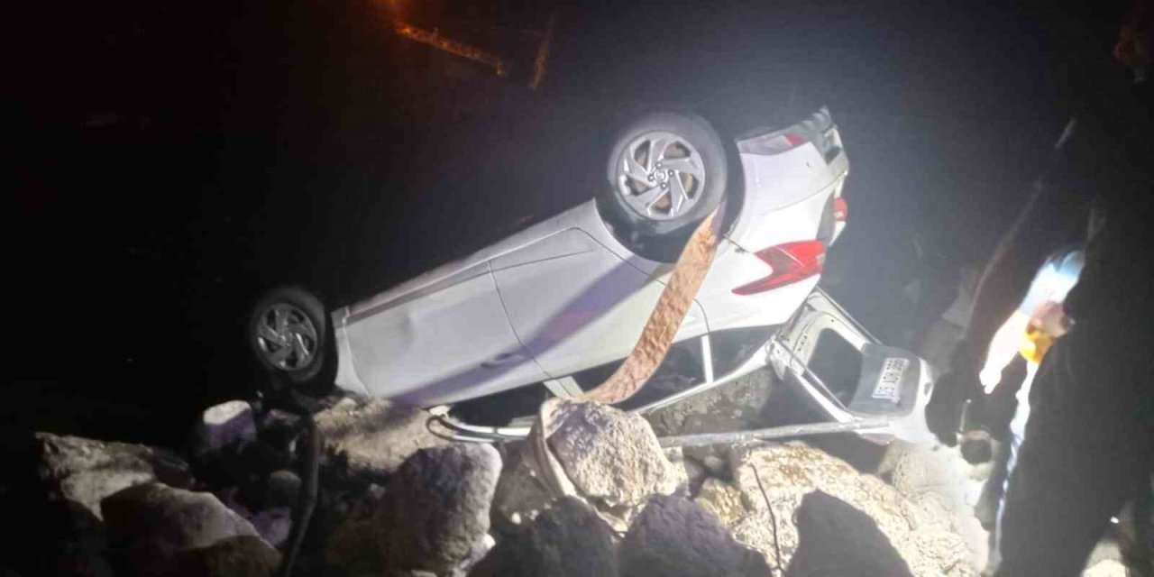 Aşkale'de otomobil nehre uçtu: 1 ölü, 1 yaralı, 1 kayıp