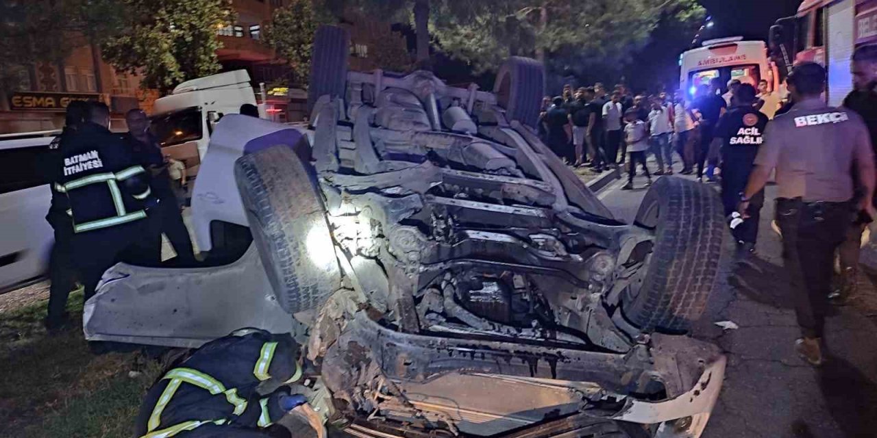 Batman’da hafif ticari araç devrildi: 2 kişi yaralandı