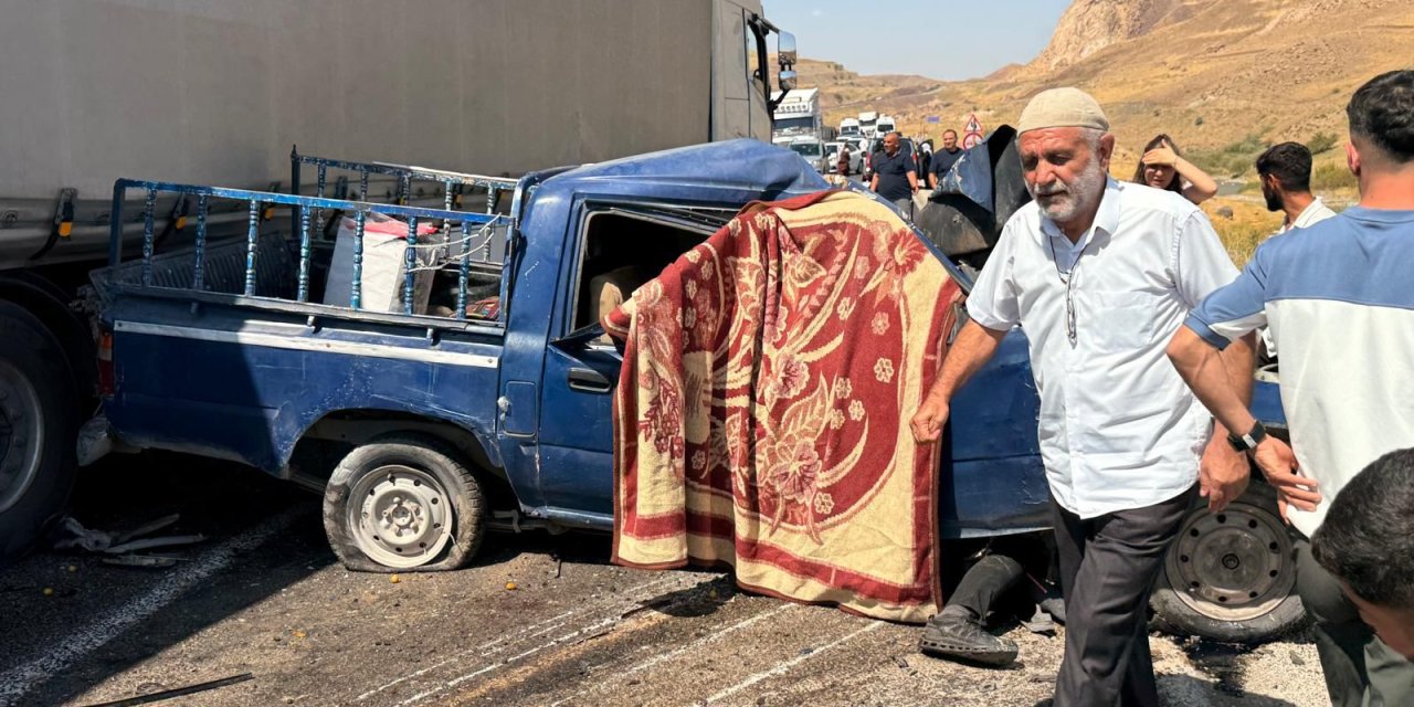 Hakkari-Van karayolunda trafik kazası: 4 ölü, 2 yaralı