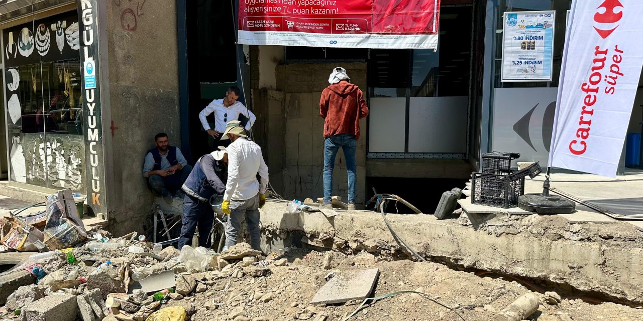 Yüksekova’da elektrik altyapı çalışmaları sürüyor