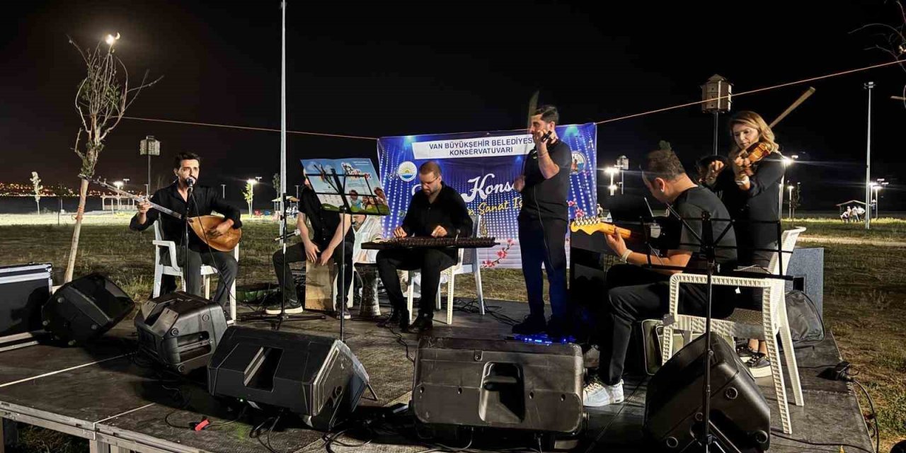 Van Büyükşehir Belediyesi’nin yaz konserlerine  ilgi