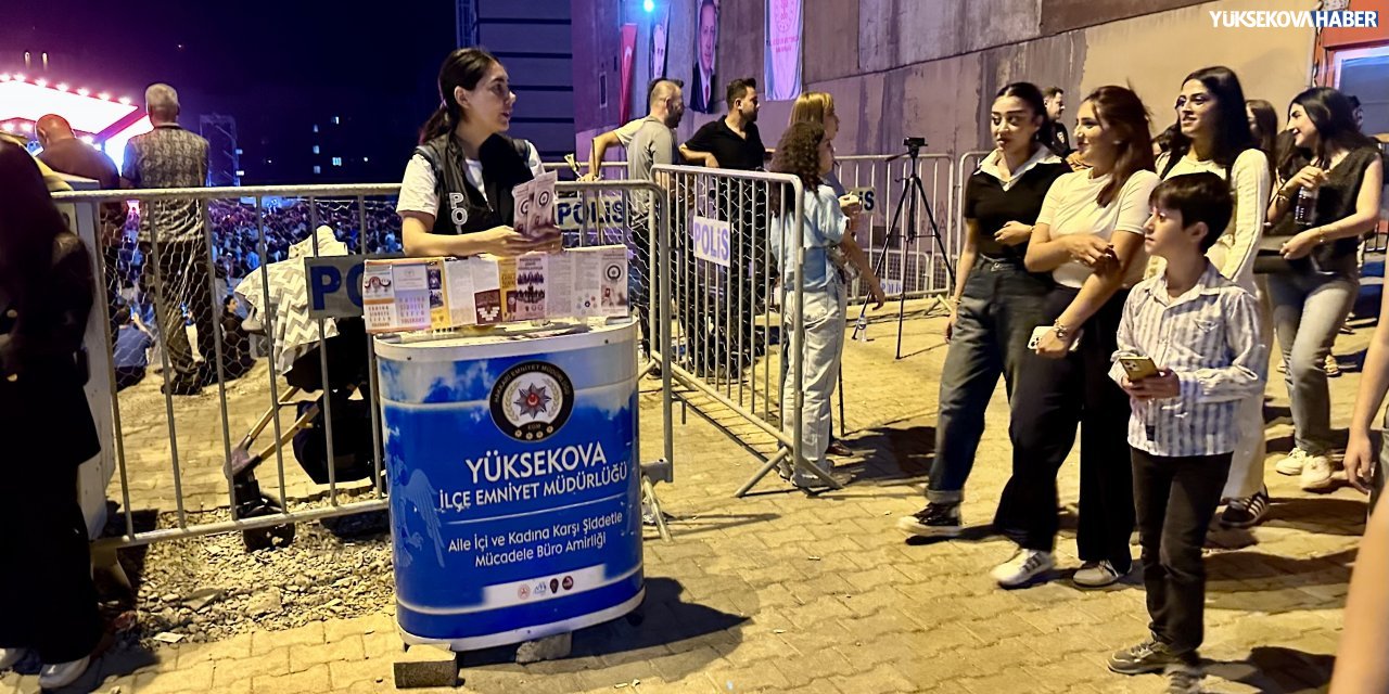 Yüksekova İlçe Emniyet Müdürlüğü konser alanında KADES standı kurdu