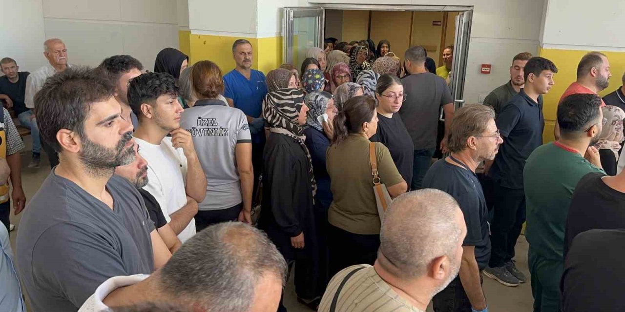 Diyarbakır'da kazada hayatını kaybeden sağlık çalışanları son yolculuğuna uğurlandı