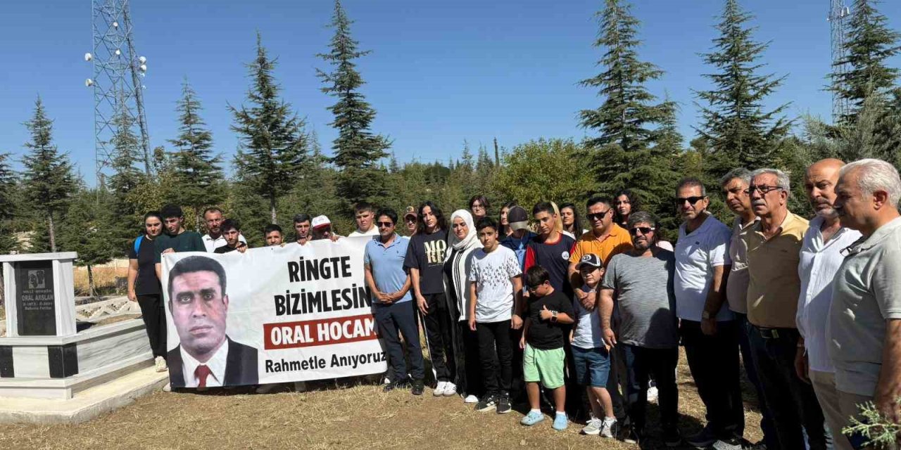Boksör Oral Arslan mezarı başında anıldı