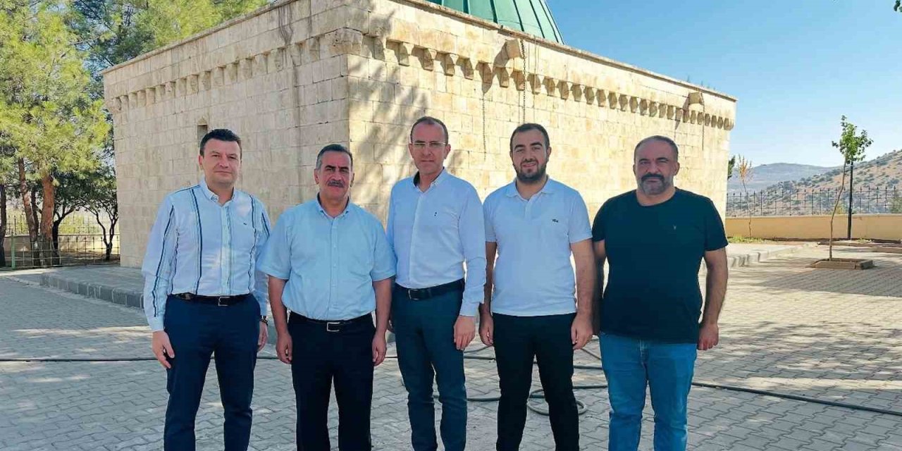 Güzel ve beraberindeki heyet Sa’d Bin Ebu Vakkas türbesini ziyaret etti