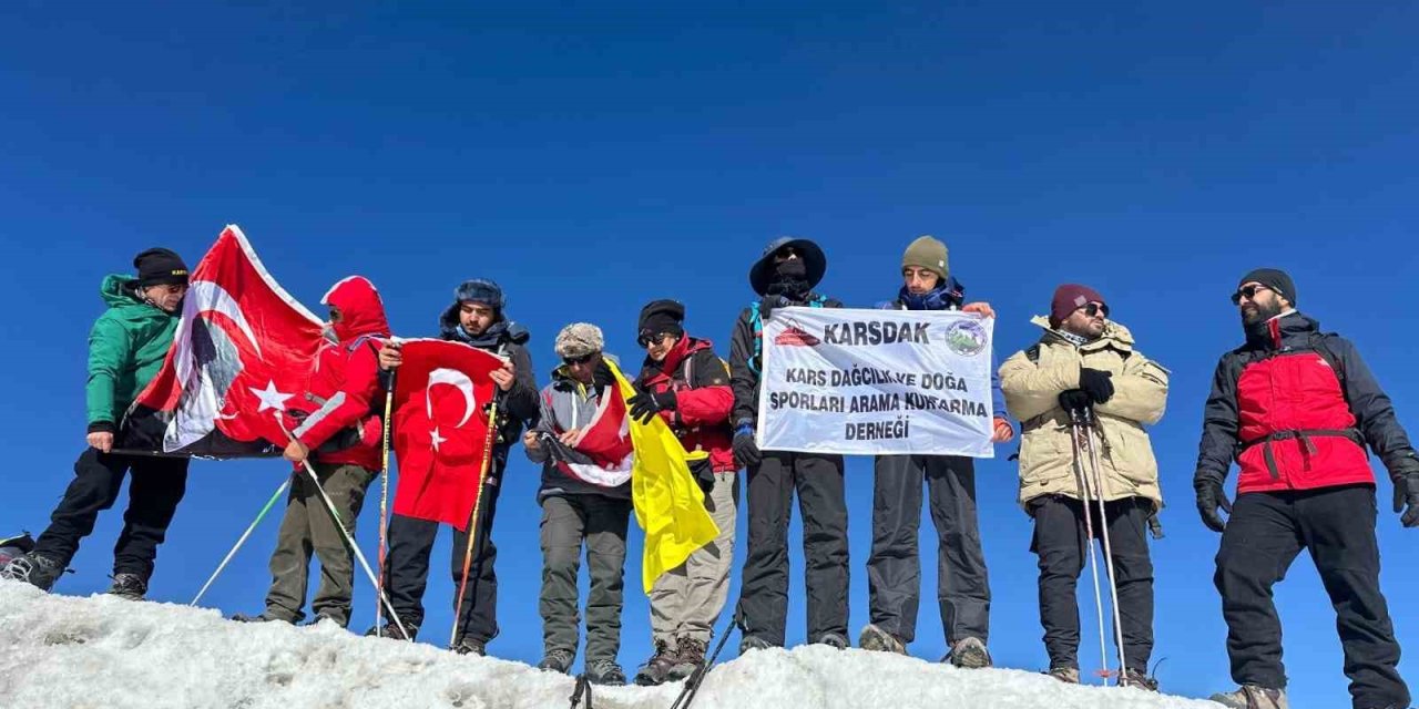 Sporcular 30 Ağustos’ta Ağrı Dağı’nın zirvesine ulaştı