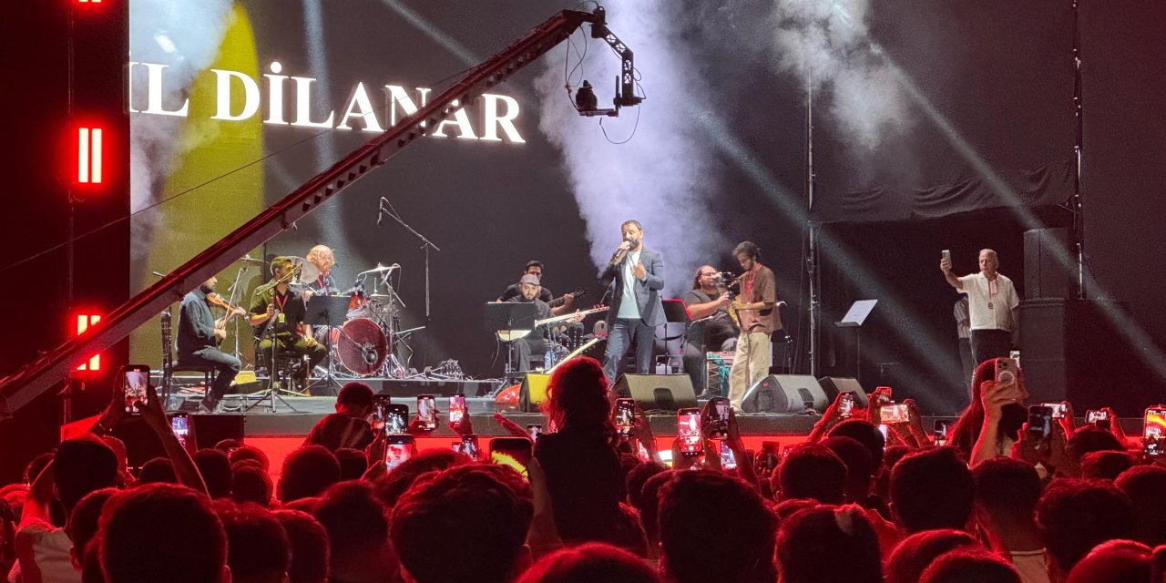 Rojin ve Delil Dilanar Yüksekova'da sevenleriyle buluştu