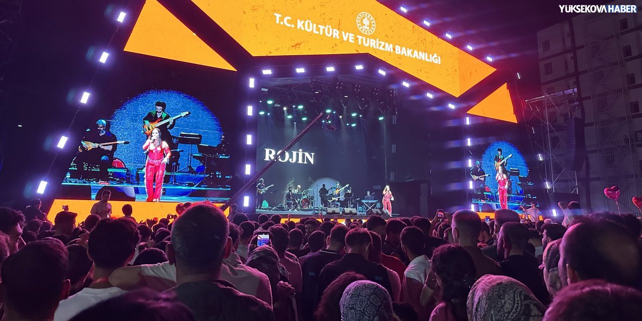 Rojin Yüksekova’da sahne aldı: “Hiçbir bedel barışa olan inancımı silemedi”