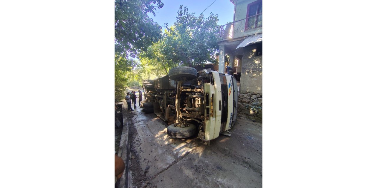 Elazığ’da su tankeri devrildi: 1 kişi yaralandı