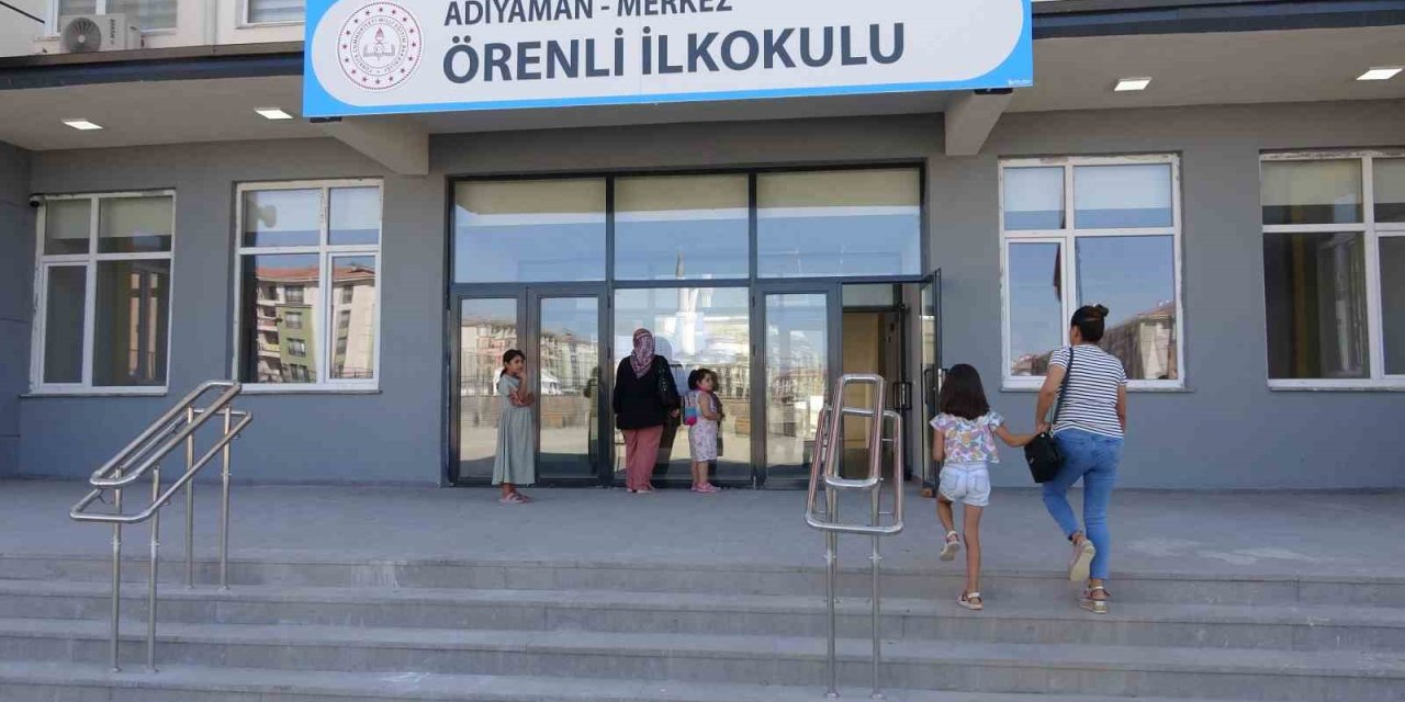 Deprem sonrası yapılan okullarda eğitim öğretim dönemi başladı