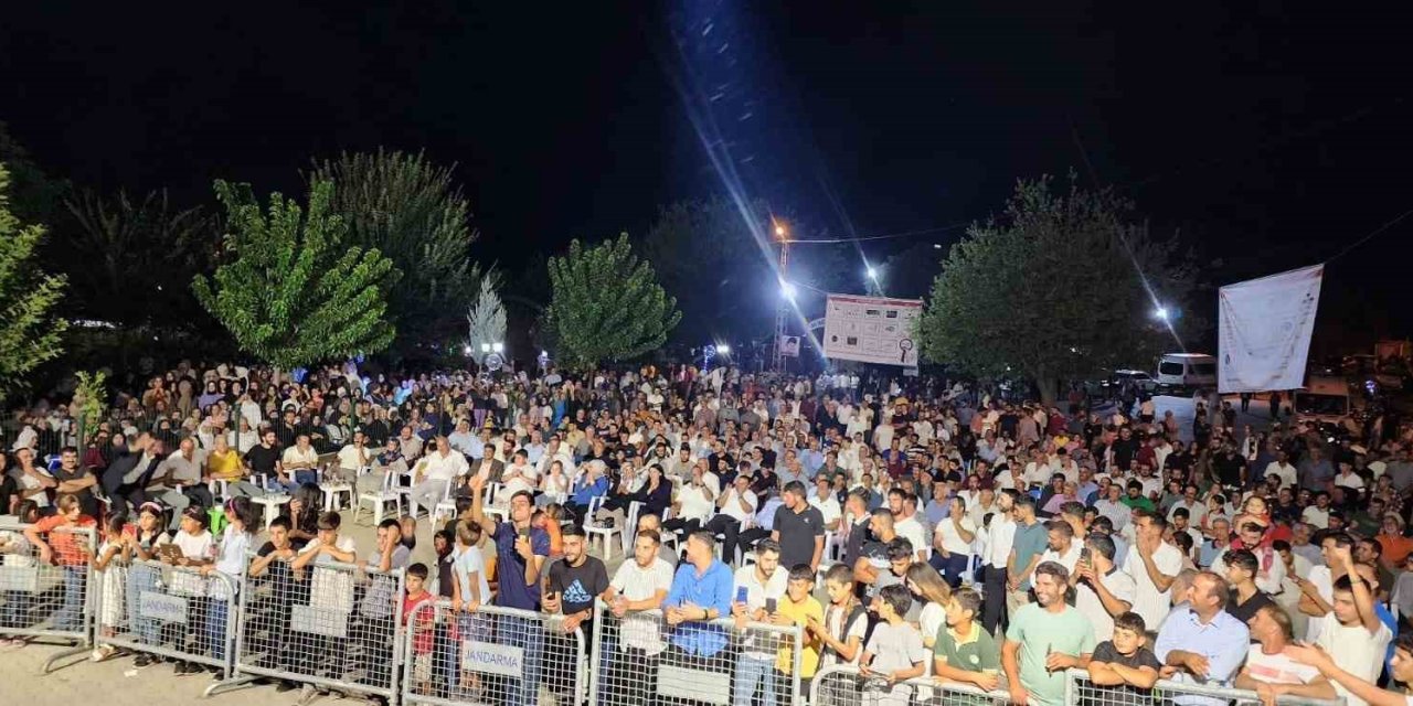 Üçocak’ta düzenlenen konserde vatandaşlar eğlendi