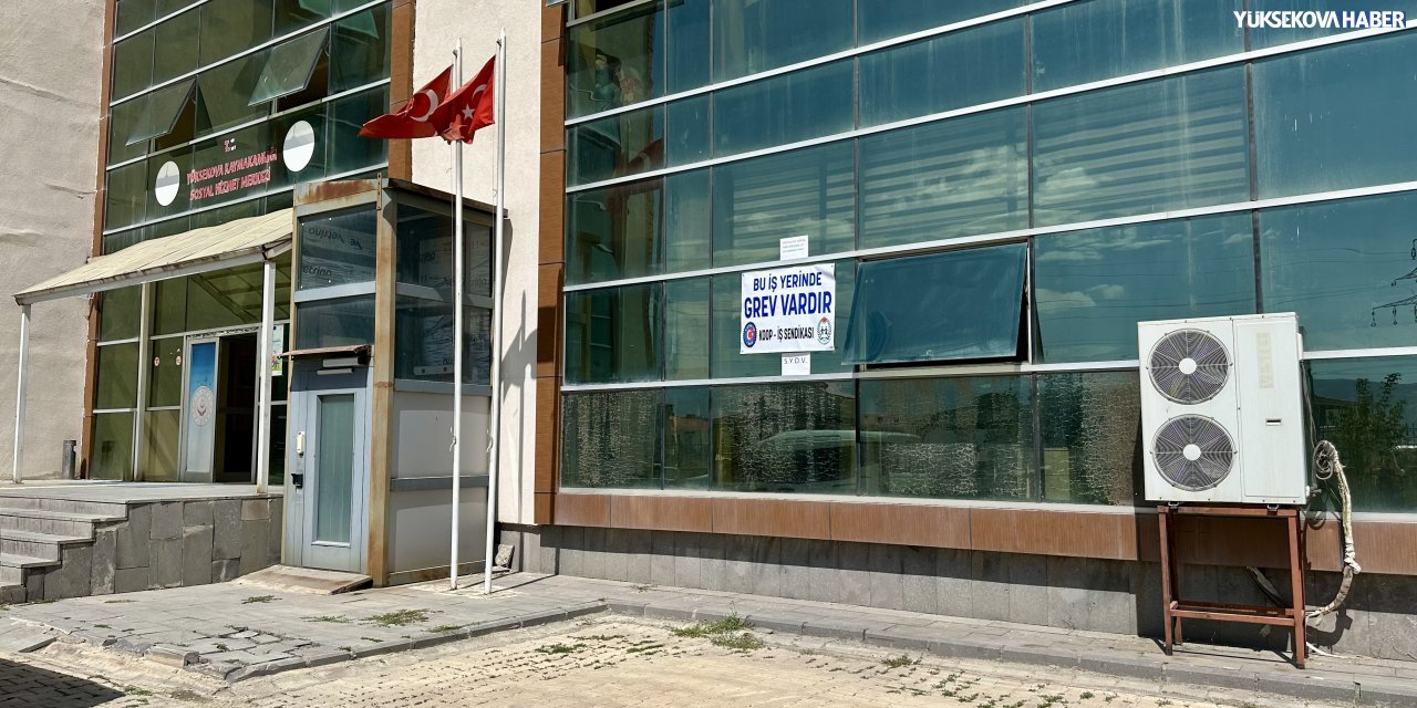 Yüksekova’da Sosyal Yardımlaşma ve Dayanışma Vakfı çalışanları dört gündür grevde