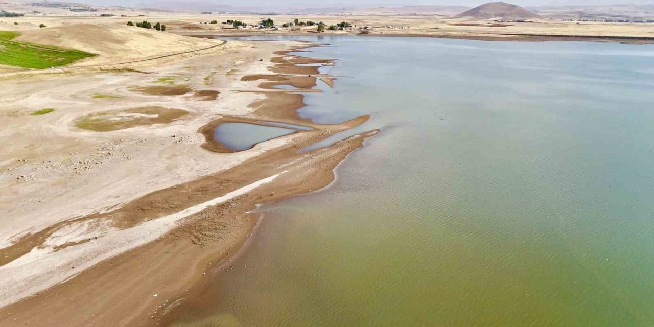 Patnos Barajı’nda  su seviyesinde düşüş