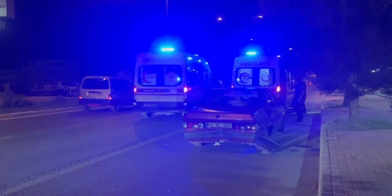 Erzincan’da iki otomobil çarpıştı: 3 kişi yaralandı