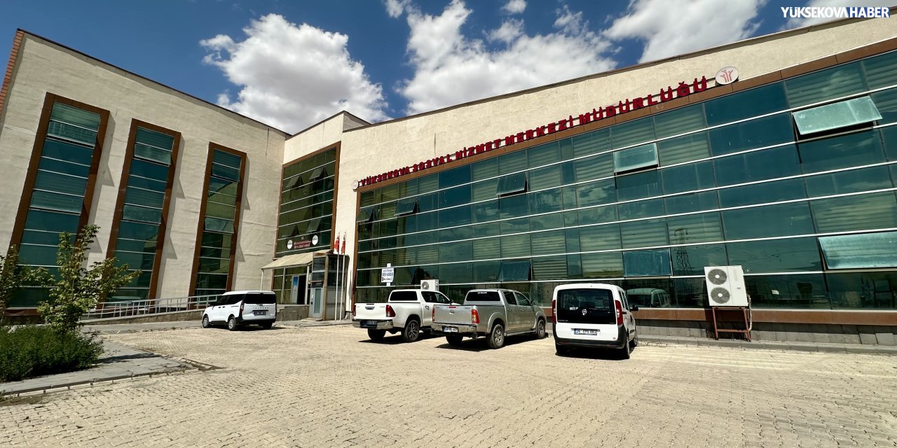 Yüksekova’da Sosyal Yardımlaşma ve Dayanışma Vakfı çalışanlarının grevi sona erdi