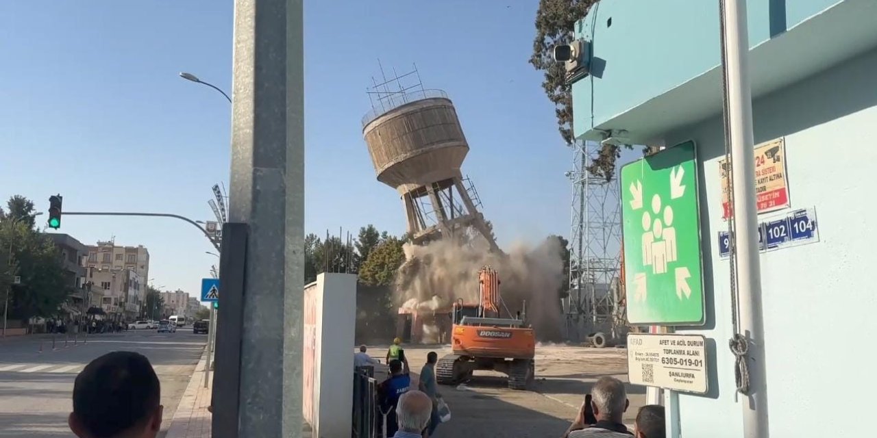 Urfa’da evlenmek ya da iş isteyenlerin çıktığı yarım asırlık su kulesi yıkıldı