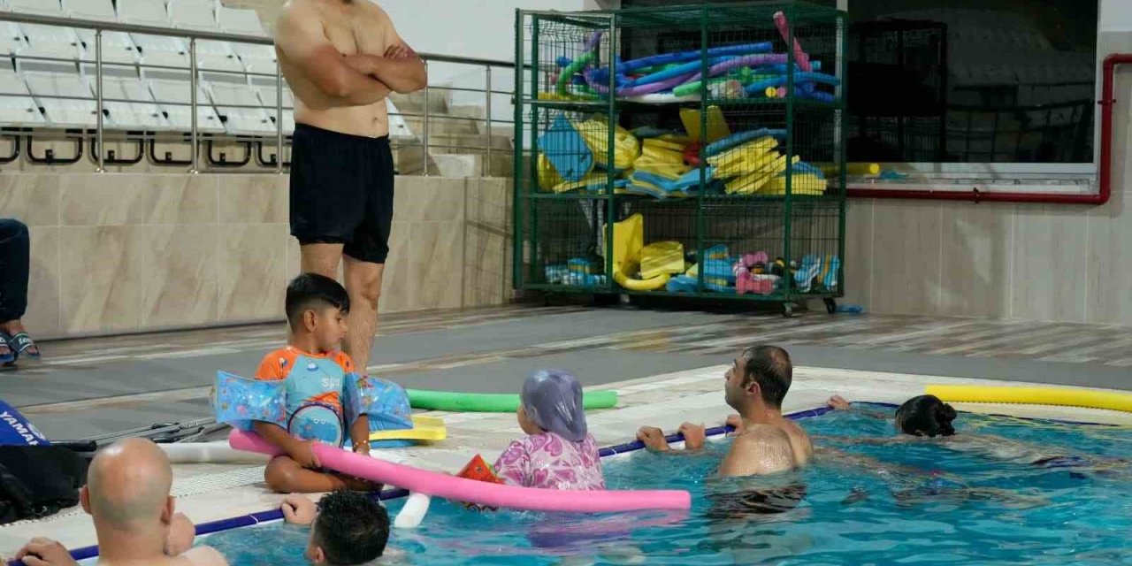 Adıyaman Üniversitesi’nden ampute bireylere yüzme kursu