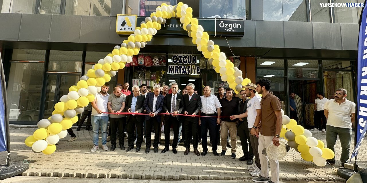 Yüksekova’da Özgün Kırtasiye yeni adresinde hizmete başladı
