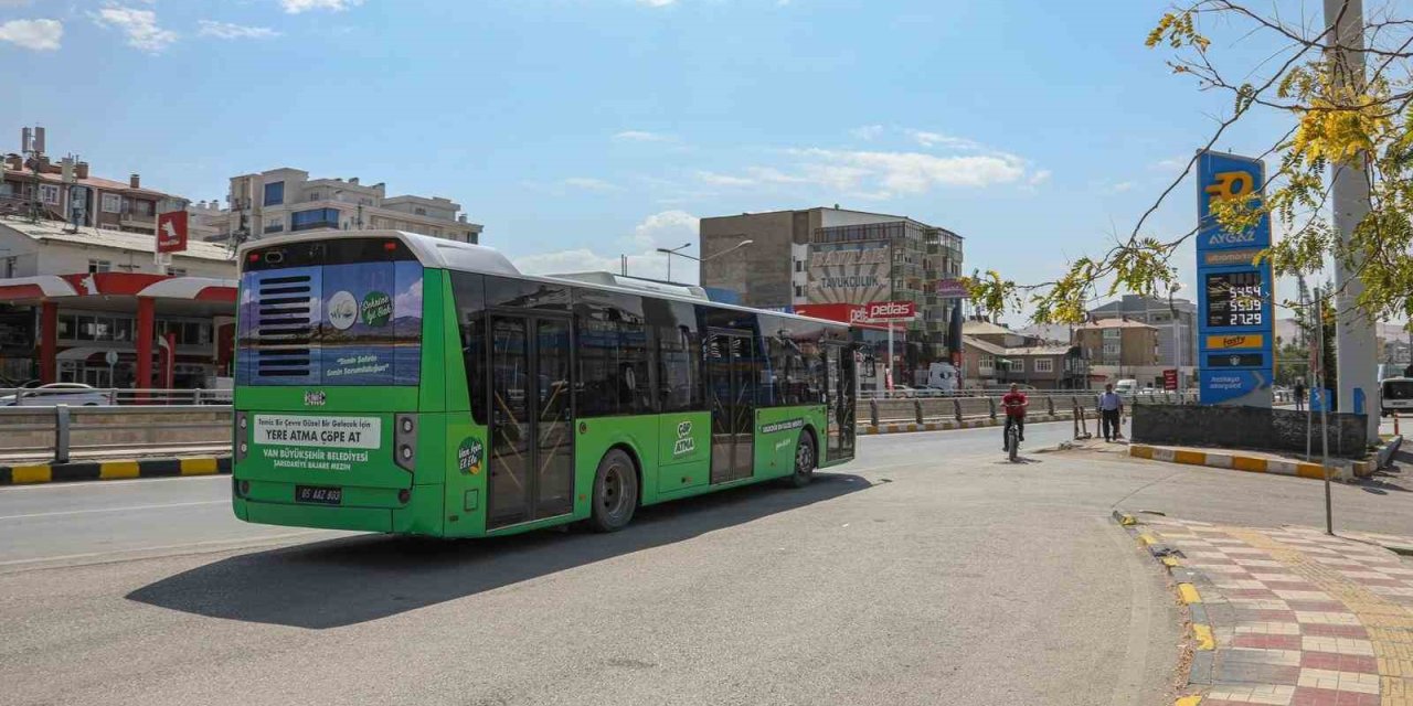 Van'da belediye otobüsleri yeşile büründü