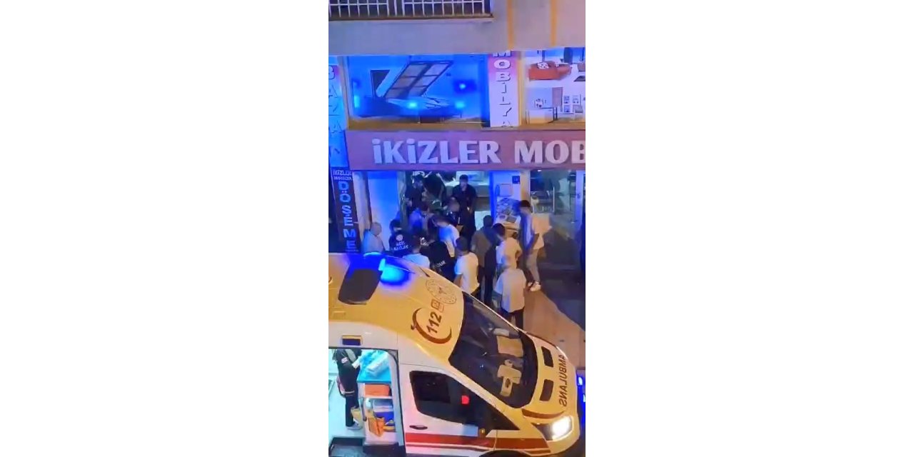 Elazığ'da motosiklet mobilya mağazasına girdi: 1 yaralı