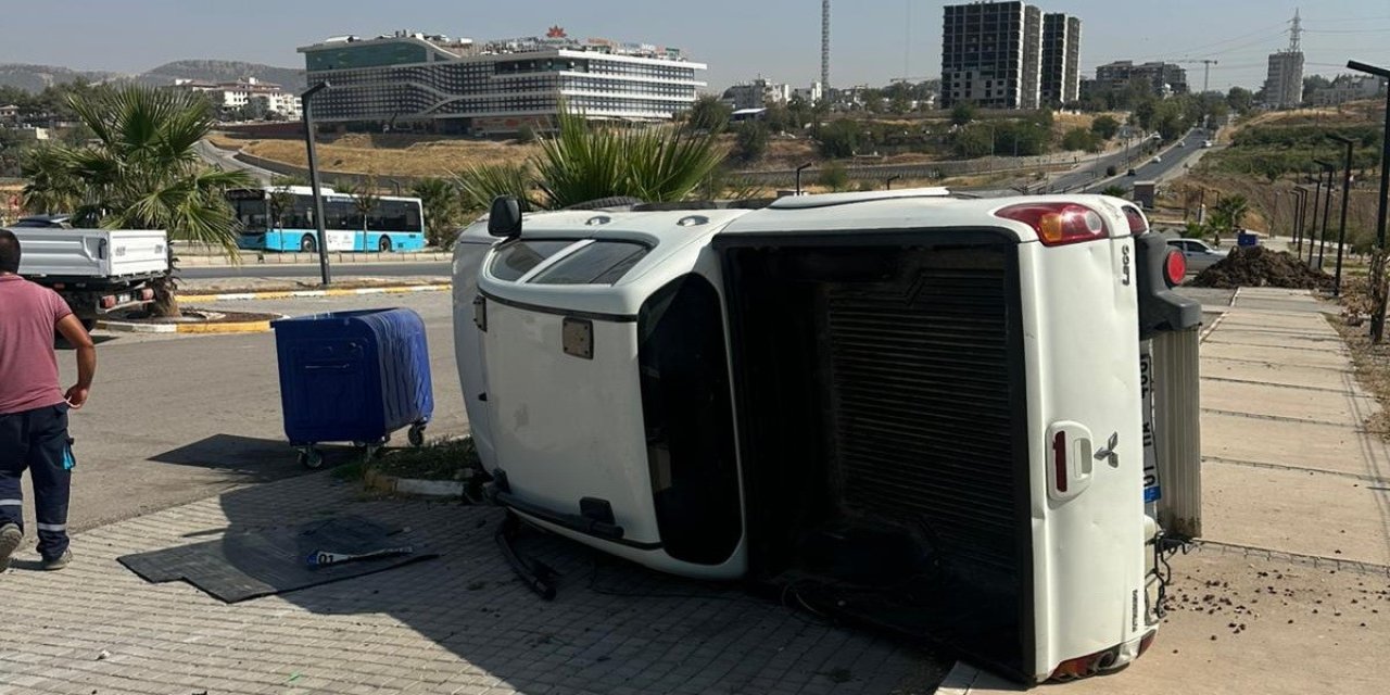 Adıyaman'da kontrolden çıkan kamyonet takla attı