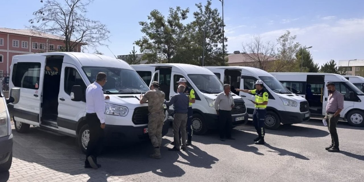Patnos’ta servis araçlarına denetim yapıldı