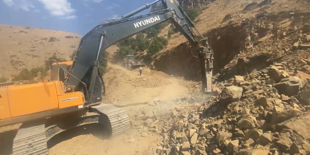 Şemdinli’de iki mezraya yeni yol yapılıyor