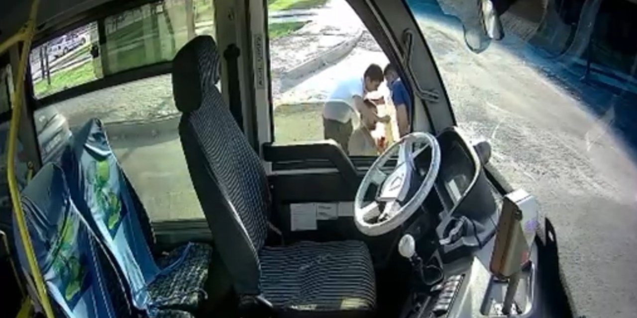Şanlıurfa'da otobüs şoförüne bıçaklı saldırı kamerada