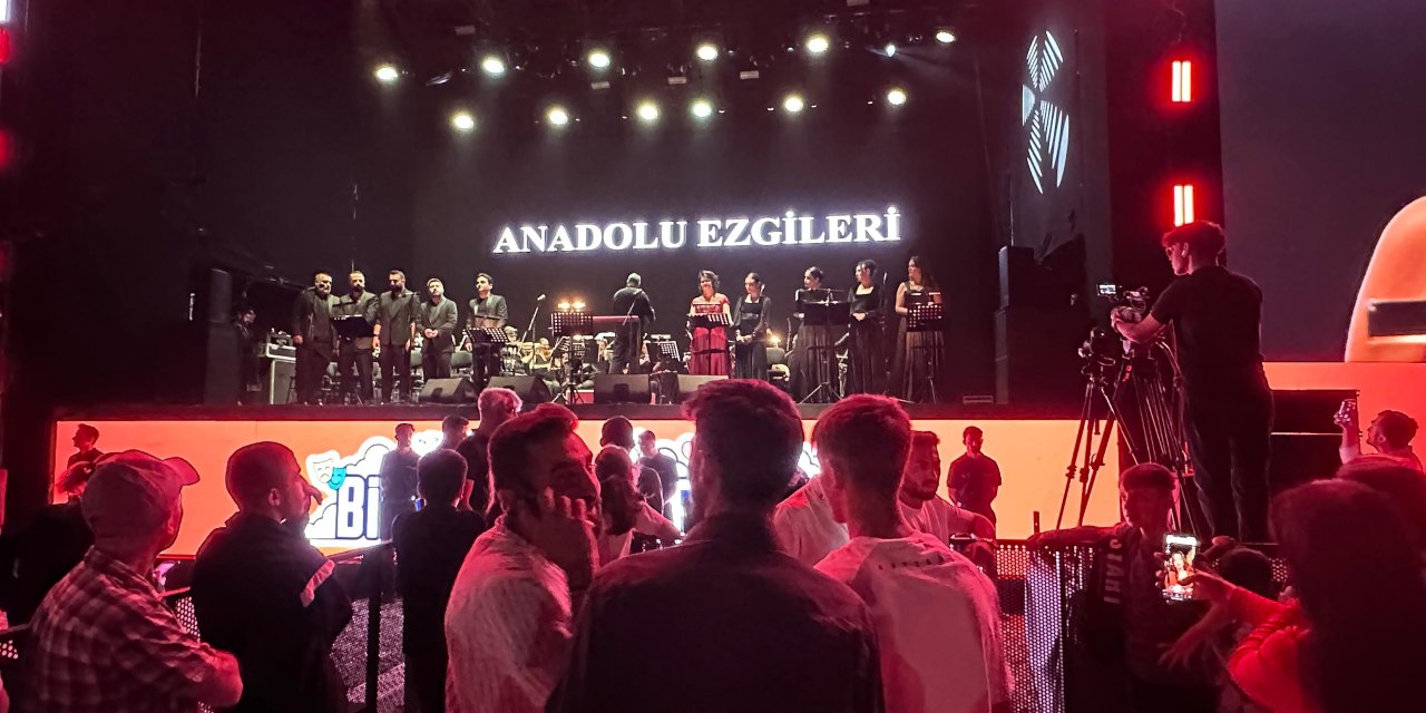 Yüksekova’da “Bir Anadolu Şenliği” konserleri 6. gününde