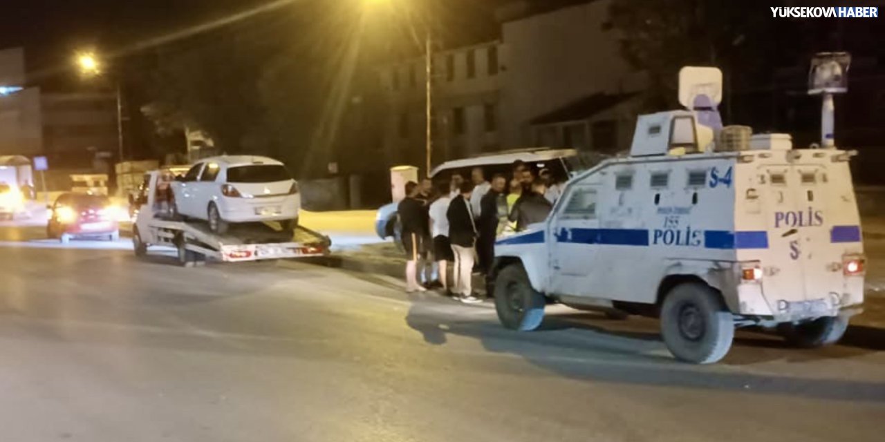 Yüksekova’da otomobil ile hafif ticari araç çarpıştı: 1 yaralı