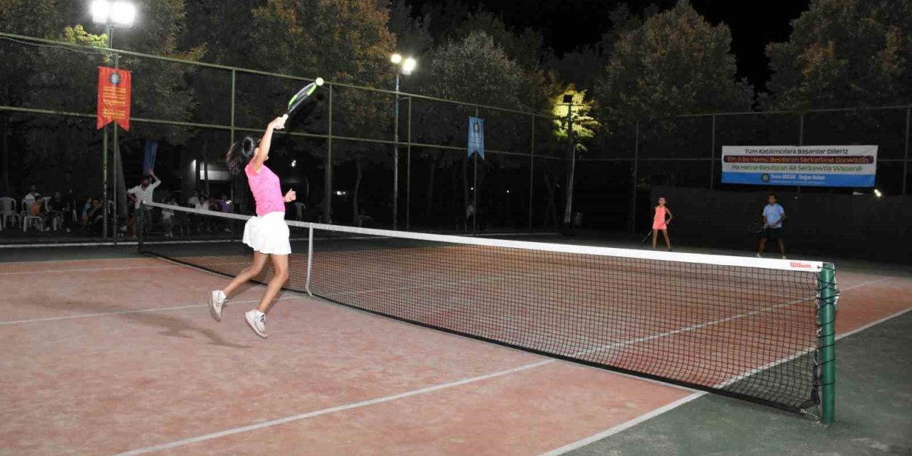 Diyarbakır Büyükşehir Belediyesi'nin düzenlediği 15. Amed Cup Tenis Turnuvası başladı