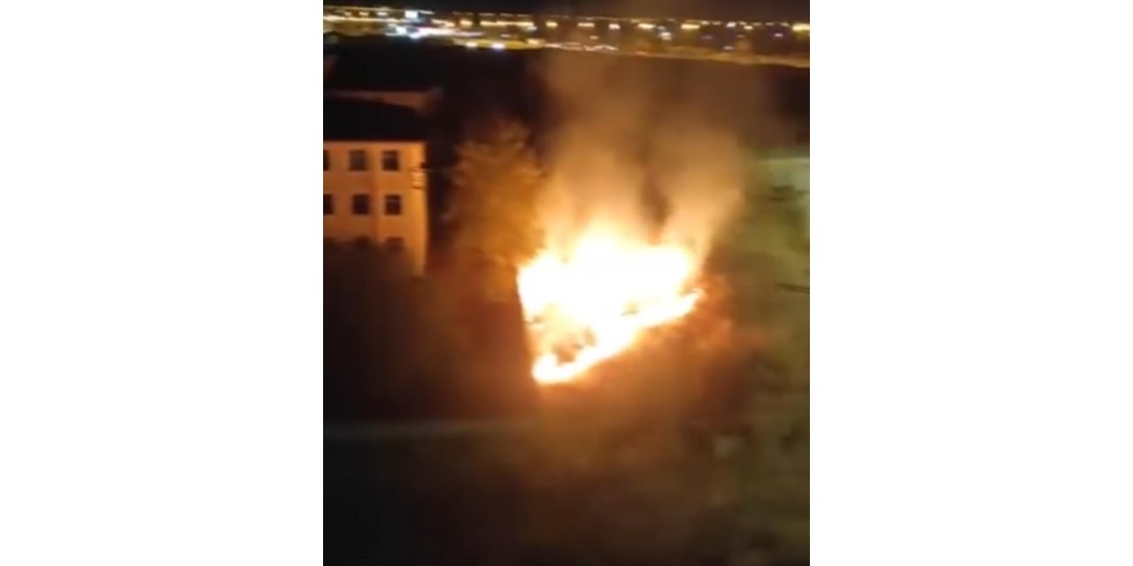 Diyarbakır’da düğünde atılan havai fişekler yangına çıkardı