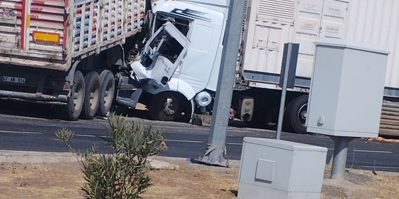 Diyarbakır’da iki tır çarpıştı: 2 yaralı