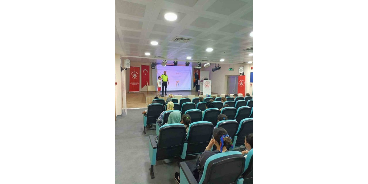 Diyarbakır’da trafik polisleri öğrencilere trafik eğitimi verdi