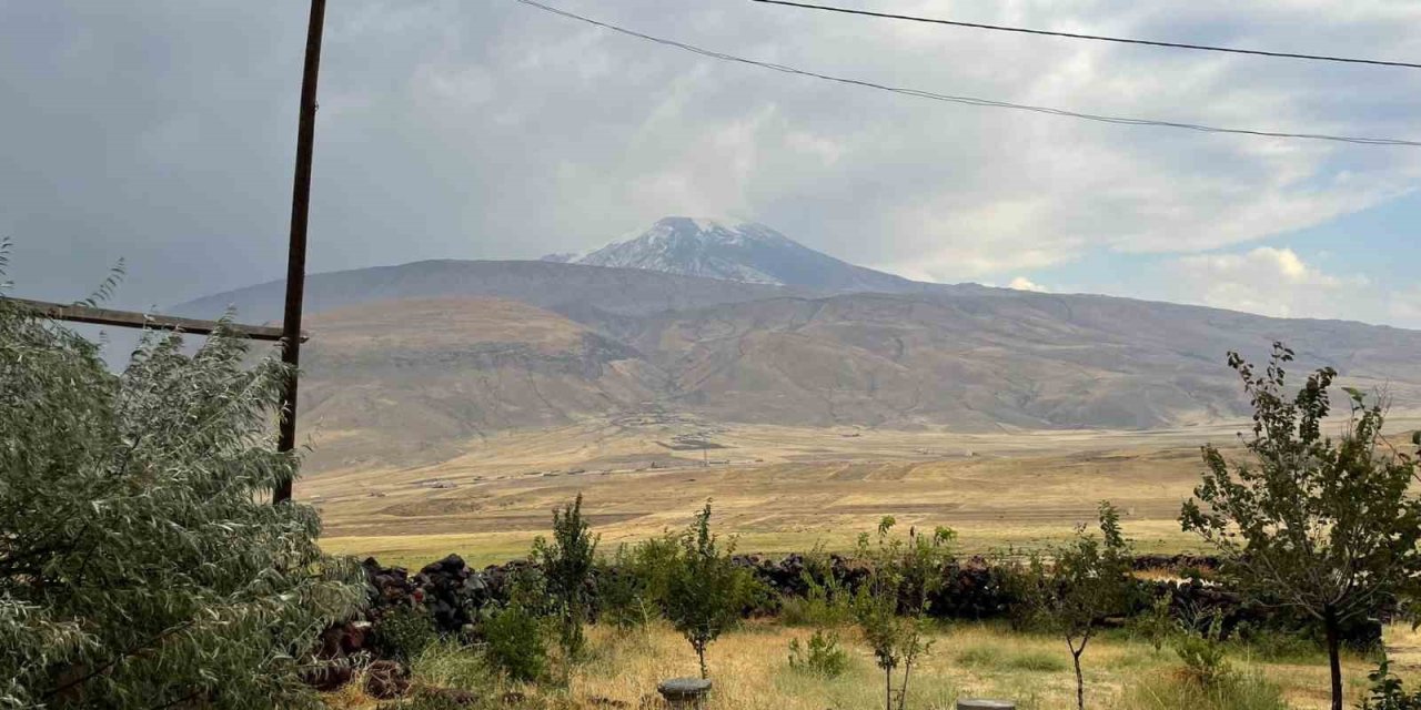 Ağrı Dağı beyaza büründü