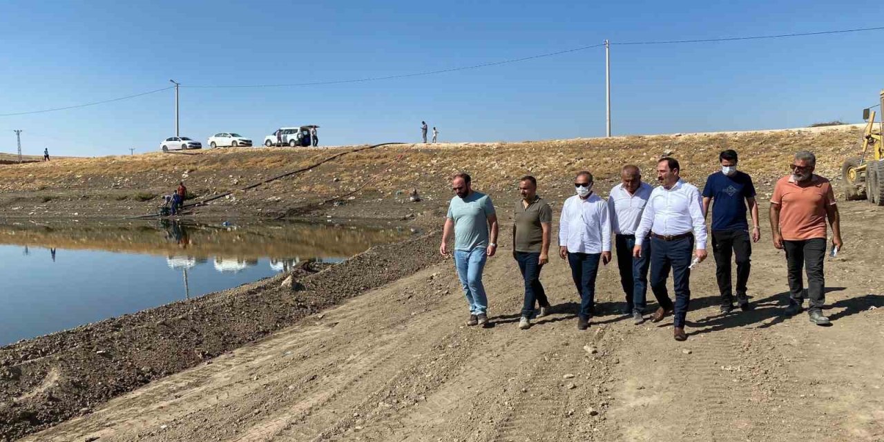 Mardin’de kuruyan gölette temizlik ve ıslah çalışması yapıldı