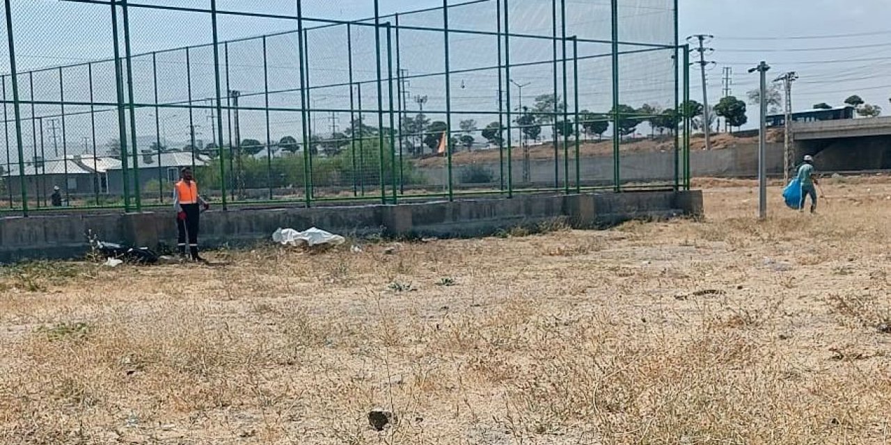 Van Büyükşehir Belediyesi kent genelinde temizlik çalışmalarına devam ediyor