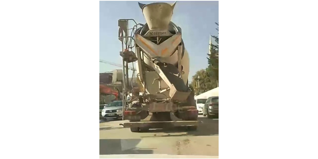 Adıyaman'da yola beton dökerek ilerledi