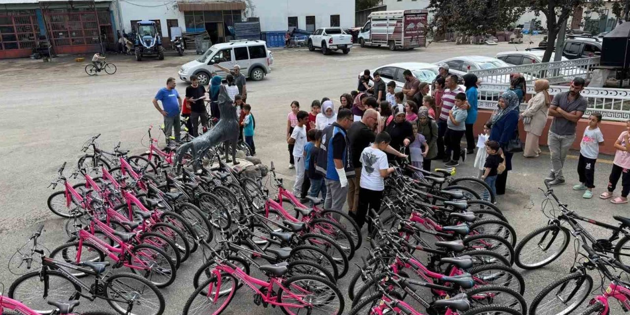 Olur Belediyesi'nden 125 çocuğa bisiklet hediyesi
