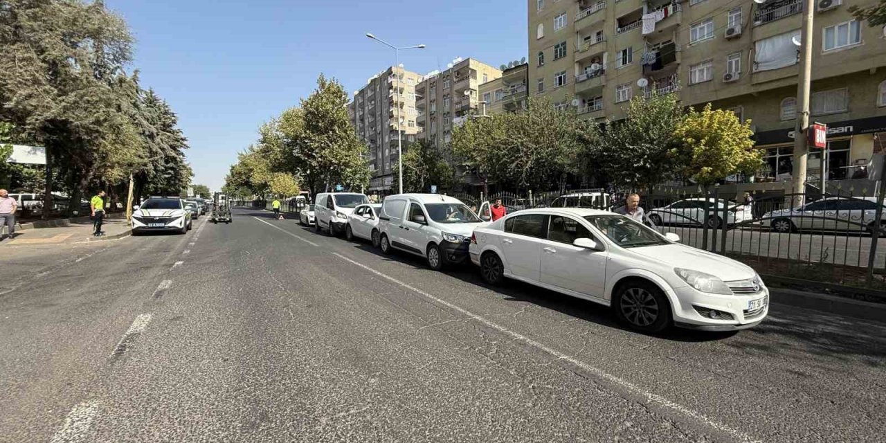 Diyarbakır’da 5 araçlı zincirleme trafik kazası meydana geldi
