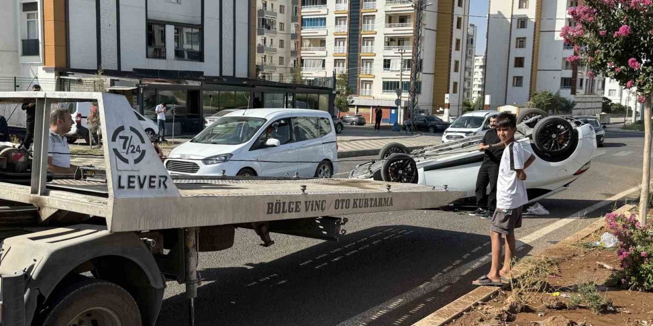 Diyarbakır’da iki otomobil çarpıştı: 1 kişi yaralandı