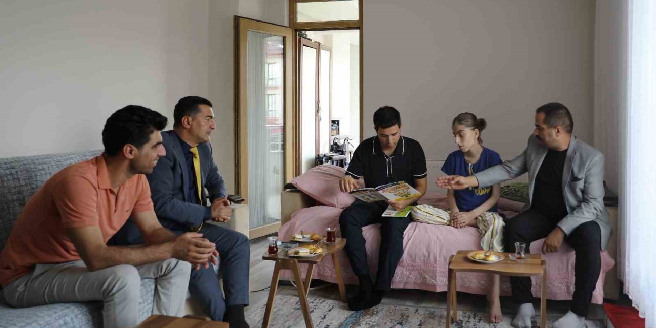 Kaymakam Güzel, evde eğitim gören öğrenciyle buluştu