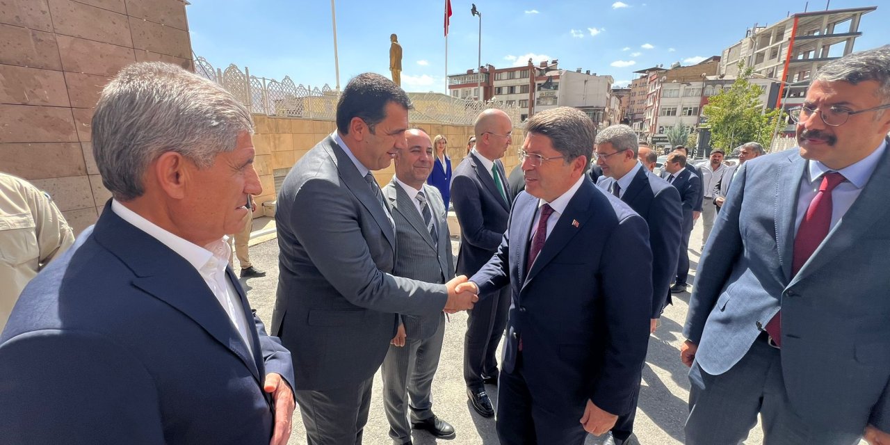 Adalet Bakanı Yılmaz Tunç, Hakkari’de temaslarda bulundu