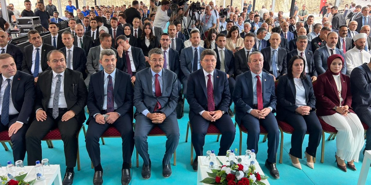 Bakan Tunç Hakkari’de konuştu: “Türkiye yüksek standartlı demokrasi yolunda önemli mesafe kat etti”